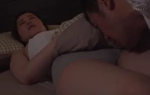3 ngày chồng yêu đi công chuyện, người vợ ở nhà nữa đêm bị bố người chồng mò vào phòng