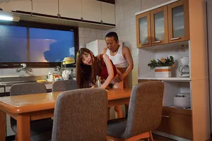 Con gái bị gã chồng mới của má trả bài mỗi ngày, cho dù đã có người yêu
