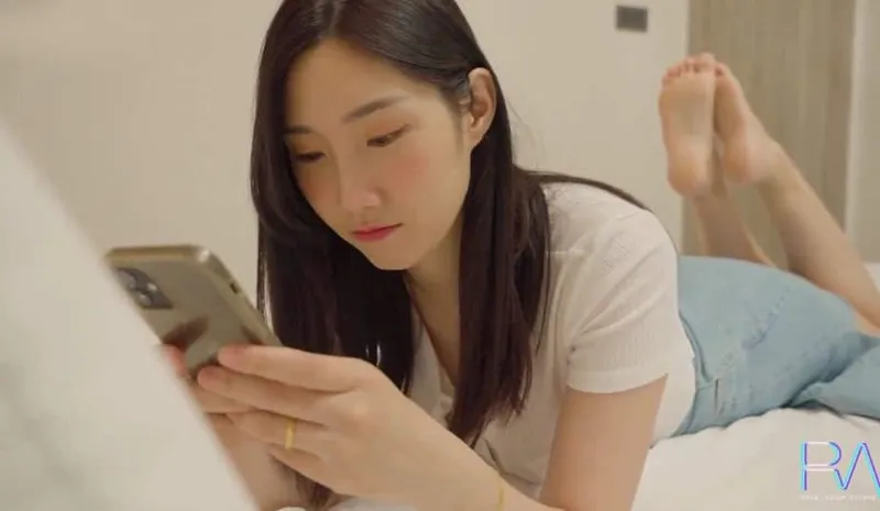 Xinh đẹp nhưng vẫn bị anh xã "đi ngoài", bà xã buồn tình cho anh giao hàng xxx luôn